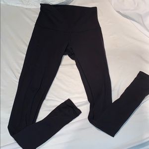 Wunder under Lululemon leggings
